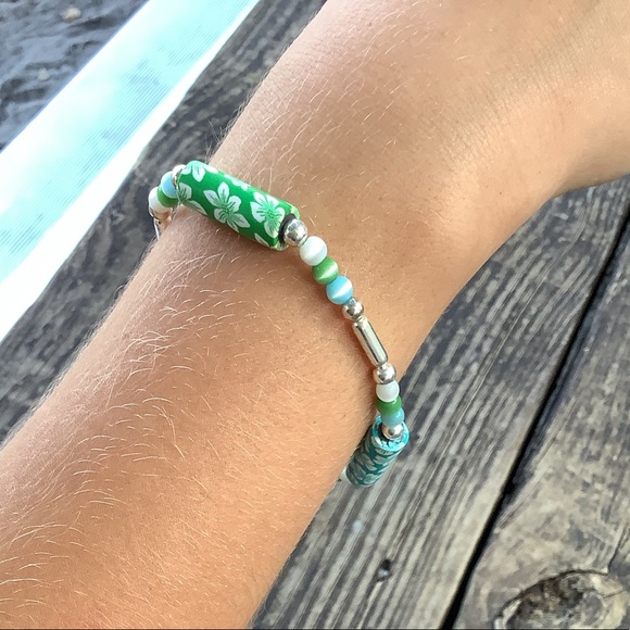 Handmade beaded bracelet - Picture 3 of 6